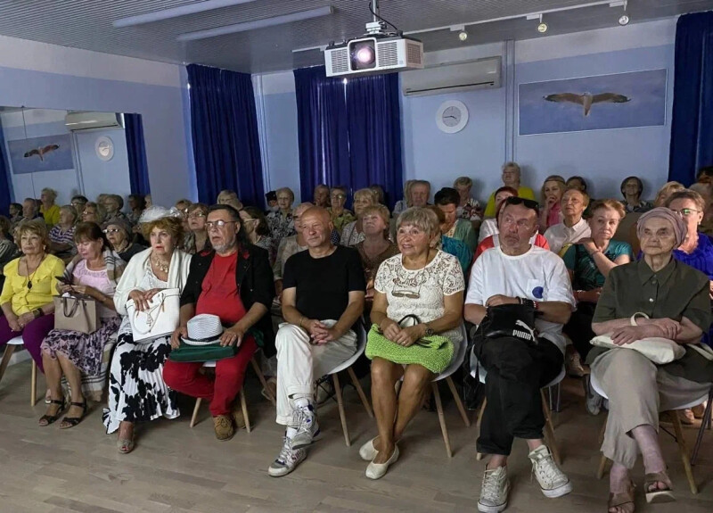 «Любовь в каждом сердце»: в центрах московского долголетия проходят кинопоказы