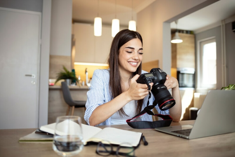 Подростков учат секретам фотоискусства в столичных семейных центрах