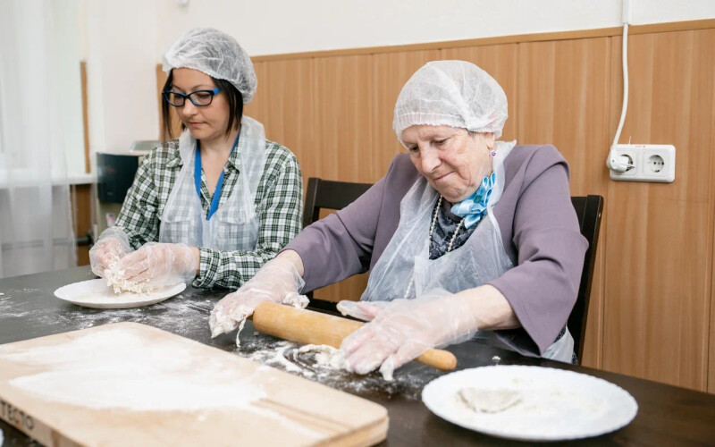 Психологи столичных геронтологических центров поделились навыками правильного общения с пожилыми родственниками