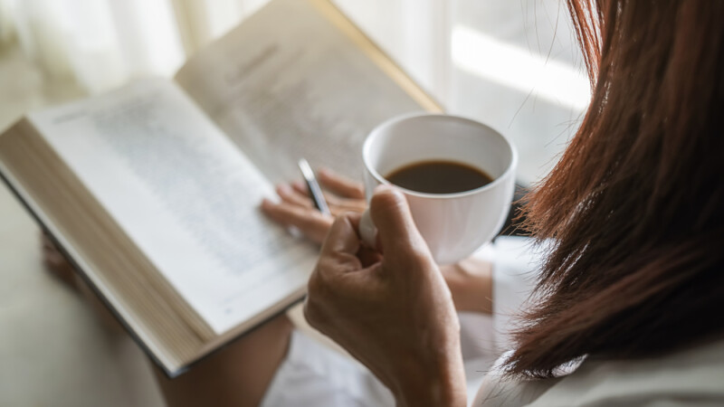 Десять полезных книг для соцработников и не только: подборка от библиотеки ИДПО